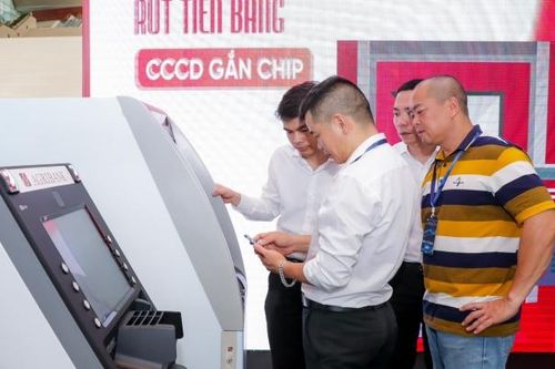 Agribank trình diễn 6 dịch vụ vượt trội tại sự kiện Chuyển đổi số ngành Ngân hàng năm 2024