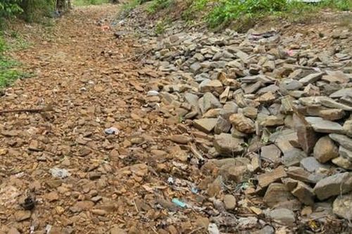 Khe suối khô cạn, hàng trăm hộ dân Đà Nẵng thiếu nước sinh hoạt