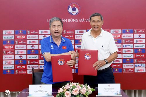 HLV Mai Đức Chung bất ngờ trở lại tuyển nữ Việt Nam theo hợp đồng dài hạn