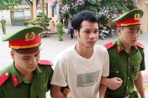 Bị bắn vỡ thái dương vì nhiều lần chê súng của bạn