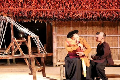 Xúc động cầu truyền hình 'Làng Sen nuôi chí lớn'