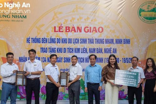 Hơn 500 đèn lồng được trao tặng cho Khu Di tích Quốc gia đặc biệt Kim Liên
