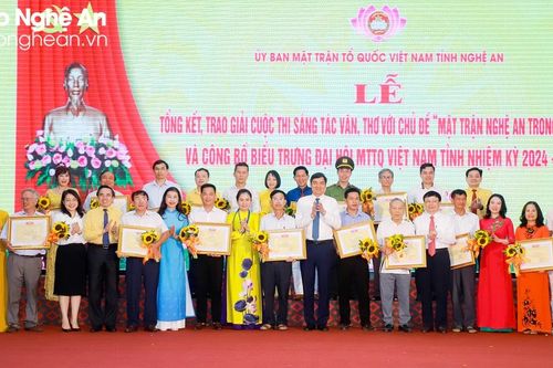Trao giải Cuộc thi sáng tác văn, thơ với chủ đề 'Mặt trận Nghệ An trong lòng dân' và công bố biểu trưng Đại hội Mặt trận Tổ quốc tỉnh Nghệ An