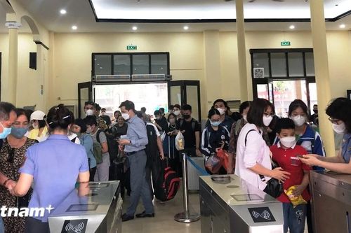 'Tranh thủ' vé máy bay tăng cao, đường sắt 'tung chiêu' kéo khách