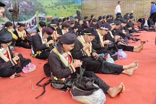 Náo nức đi 'Chợ tình Pác Khuông'