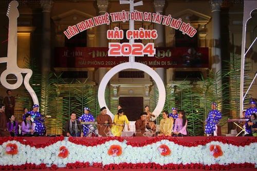 Nghệ sĩ cải lương 2 miền Nam - Bắc hội ngộ