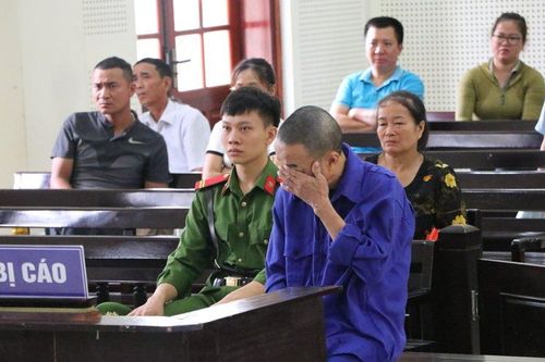 Lời khai của người đàn ông chém hàng xóm vì bị nghi đập vịt gãy chân