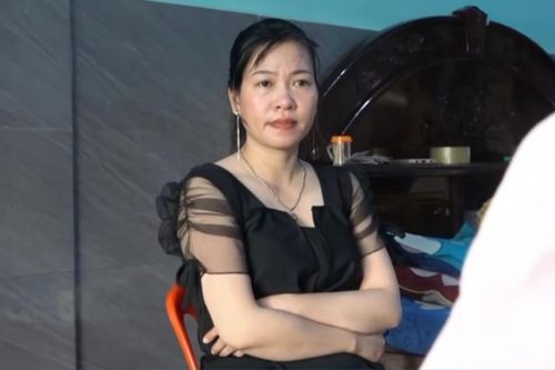 Cô gái sở hữu làn da độc lạ, chỉ cần chạm vào là có thể viết chữ vẽ tranh