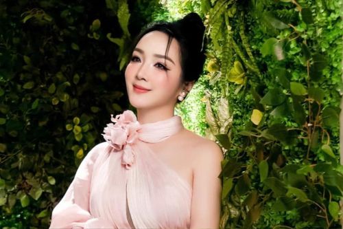 Hoa hậu độc nhất vô nhị Việt Nam được khen 'đẹp như tiên' ở tuổi 53