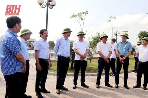Phó Chủ tịch UBND tỉnh Lê Đức Giang kiểm tra tình hình xây dựng nông thôn mới tại Yên Định