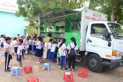 Thư viện tỉnh An Giang tổ chức 'Chuyến xe thư viện lưu động' tại xã Bình Hòa