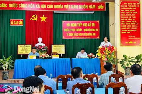 Người dân Trảng Bom quan tâm đến vấn đề đất đai và nội dung sách giáo khoa