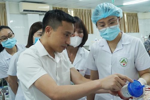 Bệnh viện Đa khoa tỉnh: Thực hiện quy trình phối hợp thận nhân tạo và hấp phụ máu bằng quả phụ máu