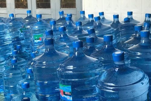 Tổ đình Từ Nghiêm tặng 800 bình nước lọc đến bà con vùng nhiễm mặn H.Gò Công Đông