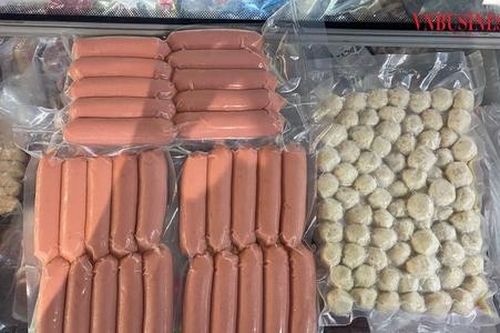 Thực phẩm bẩn, không nhãn mác vẫn... 'hoành hành' trên thị trường