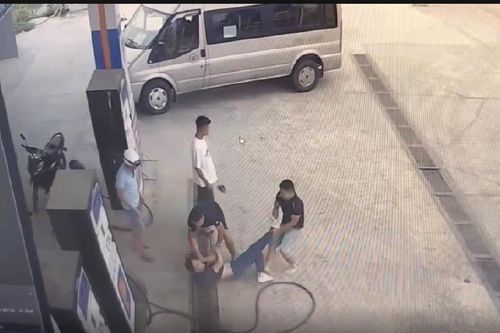 Clip tài xế xe khách bị hành hung dã man ở Lai Châu