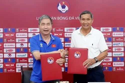 Huấn luyện viên Mai Đức Chung tái xuất
