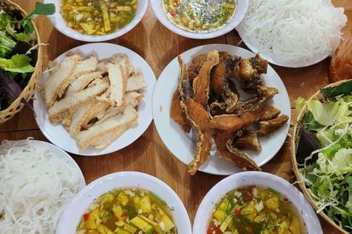 Bún cá chấm thanh mát ngày hè