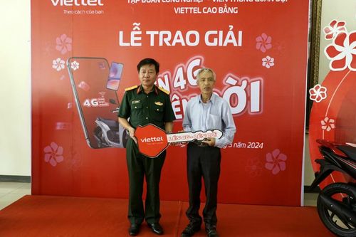 Viettel Cao Bằng trao giải chương trình quay số trúng thưởng 'Lên 4G - Lên đời'