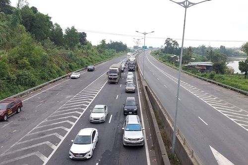 Hỏng xe giữa cao tốc đặt vật cảnh báo cách bao xa?