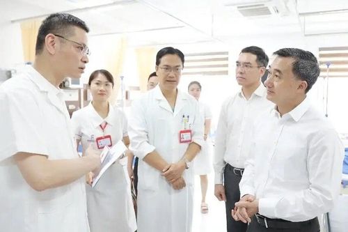 Thứ trưởng Bộ Y tế thăm nữ bác sĩ nội trú bị tai nạn hy hữu