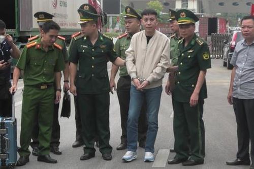 Bắt giữ đối tượng là người nước ngoài đang bị truy nã