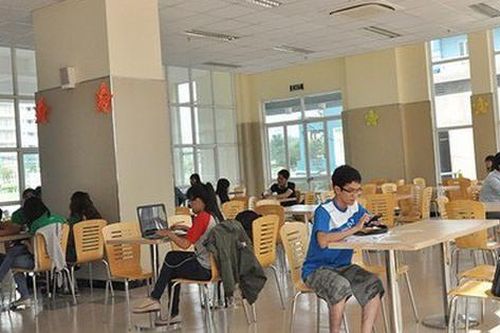 Đóng cửa căng tin ký túc xá ĐHQG TPHCM vì liên quan đến 19 sinh viên nghi ngộ độc sau ăn