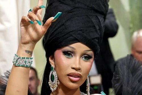 Cardi B phân trần về khoảnh khắc đãng trí trên thảm đỏ Met Gala