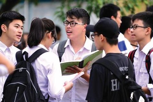 Tỉ lệ chọi vào lớp 10 công lập của Hà Nội năm nay: Trường nào đông học sinh thi nhất?