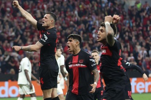 Thoát thua ở phút 90+7, Leverkusen đi vào lịch sử