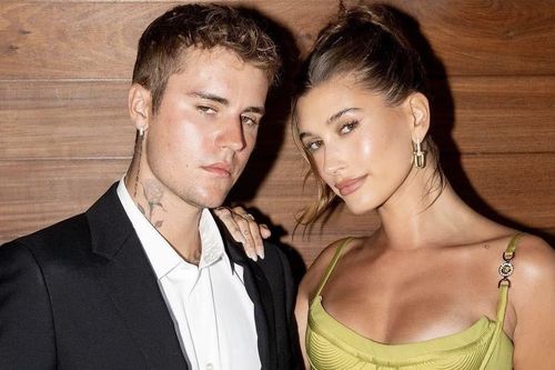 Hailey Bieber mang thai