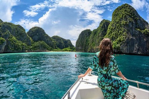 Vòi nước ngừng chảy trên hòn đảo nghỉ mát Thái Lan giữa nắng hạn