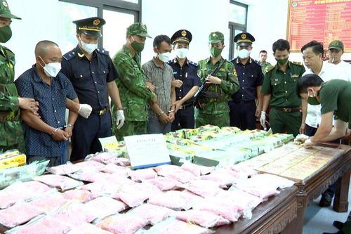 'Người vận chuyển' nhận tiền công 28.000 USD đã bị bắt