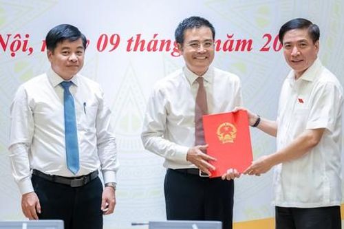 Văn phòng Quốc hội tiếp nhận, bổ nhiệm nhiều nhân sự mới