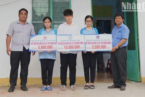 Tiếp sức 3 con nhỏ mồ côi của cô giáo bị điện giật tử vong