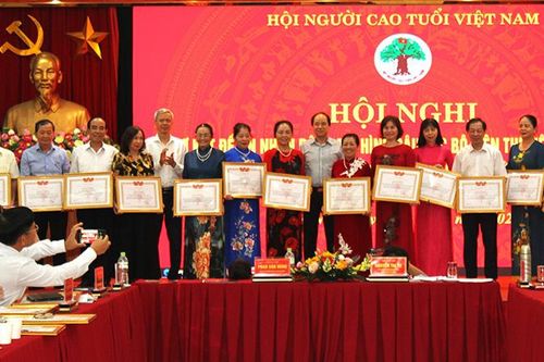 Vượt chỉ tiêu thành lập mới câu lạc bộ liên thế hệ tự giúp nhau trước 2 năm