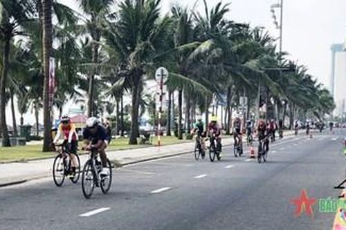 Gần 3.000 vận động viên tham gia cuộc thi IRONMAN 70.3