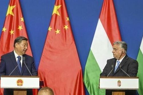 Hungary và Trung Quốc nâng cấp quan hệ trong chuyến thăm của ông Tập Cận Bình