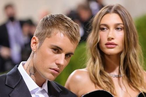 Mạng xã hội rung chuyển trước tin vợ Justin Bieber mang thai