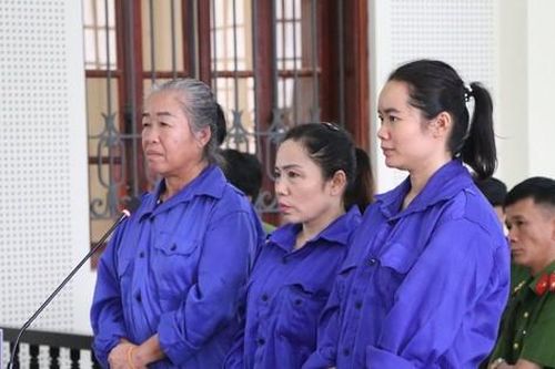 Mẹ và con gái cùng vào tù vì buôn ma túy