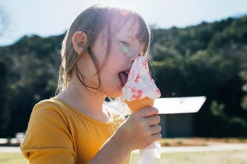 Mùa hè nóng nực ăn kem mỗi ngày có tốt không?