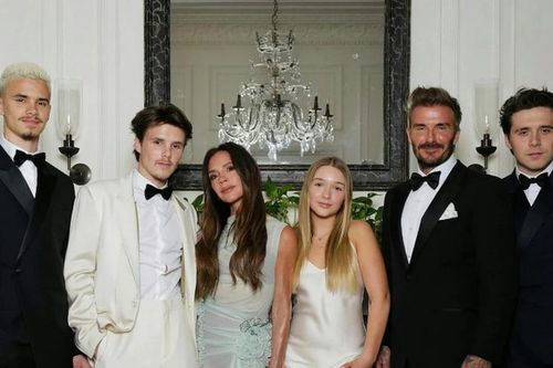 Bí quyết dưỡng nhan, tút dáng ở tuổi 50 của Victoria Beckham