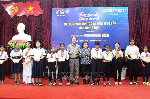 Bình Thuận tiếp bước cho học sinh dân tộc thiểu số đến trường