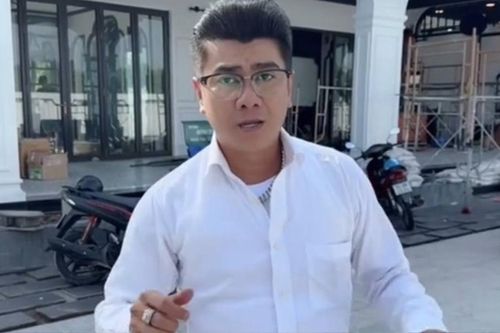 Nam ca sĩ Việt từng tuyên bố vỡ nợ vì làm gỗ nay quay lại nghề cũ, diện mạo gây chú ý