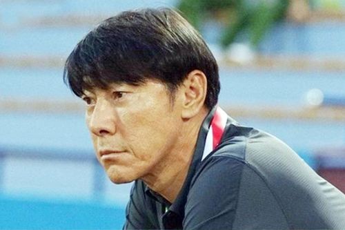 HLV Shin Tae Yong khóc đầy uất ức vì không chấp nhận U23 Indonesia thua cuộc