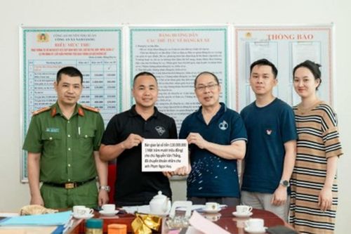 Tài khoản nhận được hơn 100 triệu đồng, chủ tiệm áo cưới có hành động đáng chú ý