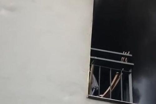 Hà Nội: Cháy nhà 5 tầng trong ngõ trên phố Tam Khương, nhiều người hoảng loạn