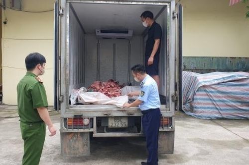 Hưng Yên: Phát hiện, tiêu hủy 700kg xương và lòng lợn bốc mùi ôi thiu