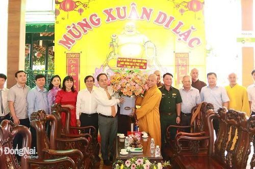 Phó bí thư Tỉnh ủy Quản Minh Cường thăm, chúc mừng lễ Phật đản tại Long Khánh, Thống Nhất
