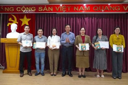 Bồi dưỡng nghiệp vụ 'Kỹ năng viết bài chuyên luận bảo vệ nền tảng tư tưởng của Đảng'